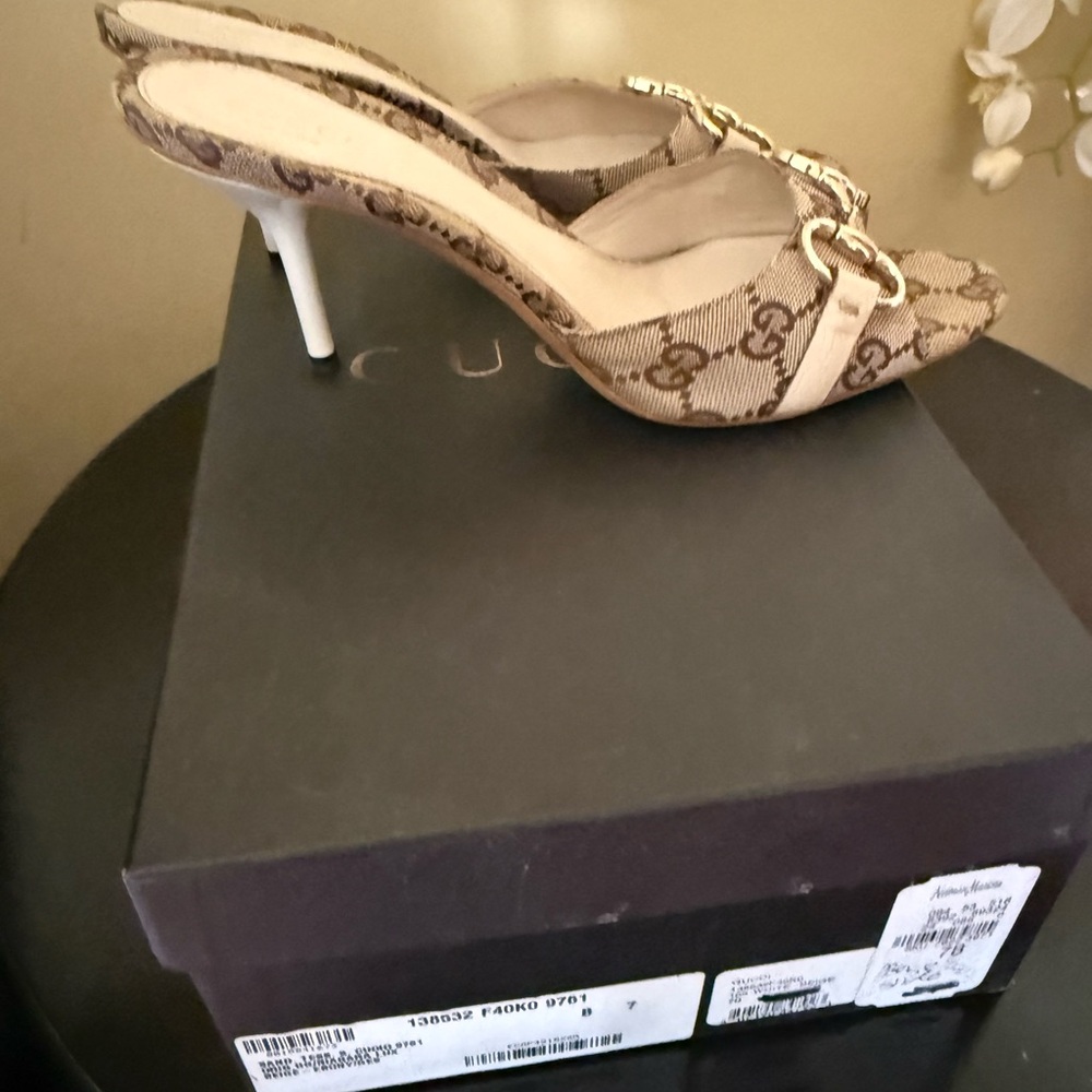 Gucci Size 7 Beige / Cream / White Sandal - Picture 6 of 7